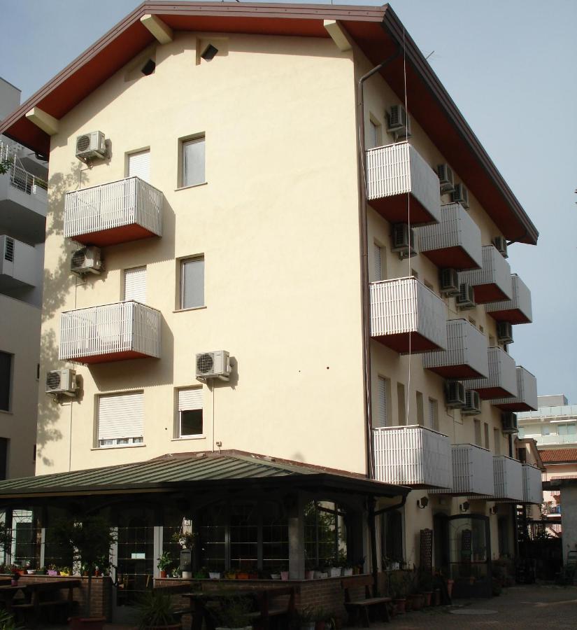 La Quercia Hotel Lignano Sabbiadoro Ngoại thất bức ảnh
