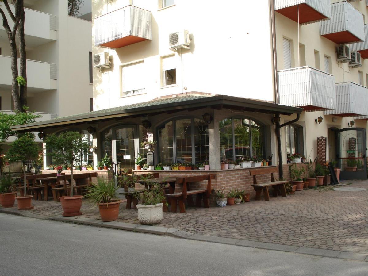 La Quercia Hotel Lignano Sabbiadoro Ngoại thất bức ảnh