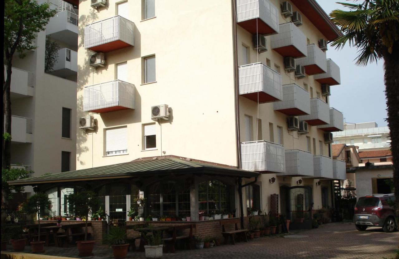 La Quercia Hotel Lignano Sabbiadoro Ngoại thất bức ảnh