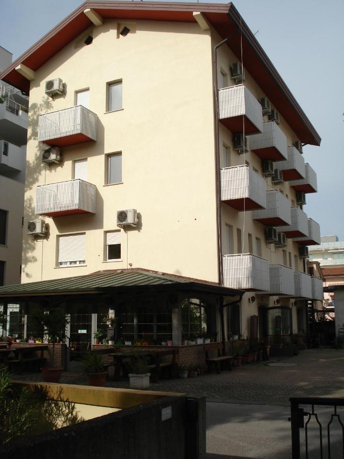 La Quercia Hotel Lignano Sabbiadoro Ngoại thất bức ảnh